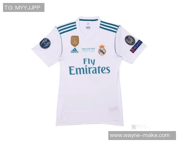 C罗亲笔签名足球明星周边产品热销引发粉丝追捧